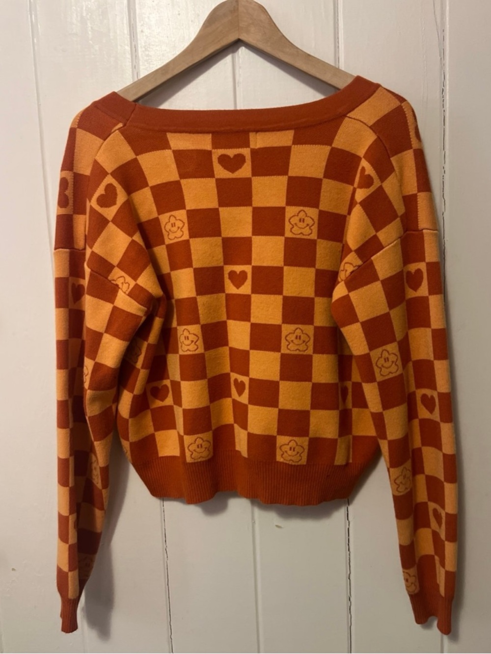❤️‍🔥❤️‍🔥Cider Orange & Gold Checkered V-Neck Cardigan - Picture 2 of 4